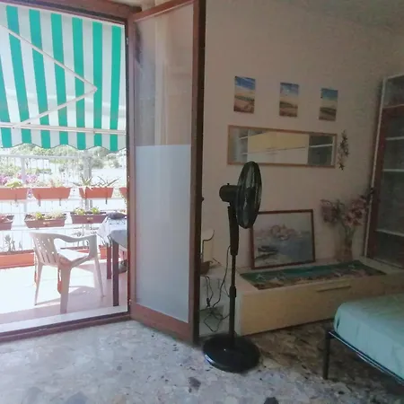 Fiori D'alassio Vacanze Liguria ベッド・アンド・ブレックファスト アラッシオ