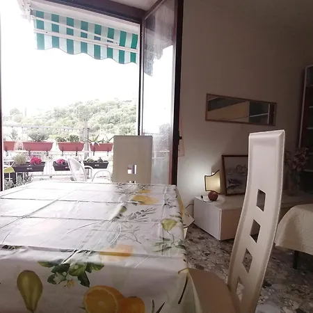 Fiori D'alassio Vacanze Liguria ベッド・アンド・ブレックファスト
