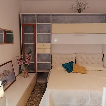 Fiori D'alassio Vacanze Liguria ベッド・アンド・ブレックファスト