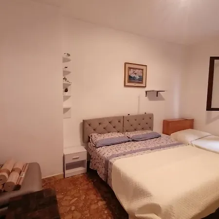 Fiori D'alassio Vacanze Liguria ベッド・アンド・ブレックファスト アラッシオ